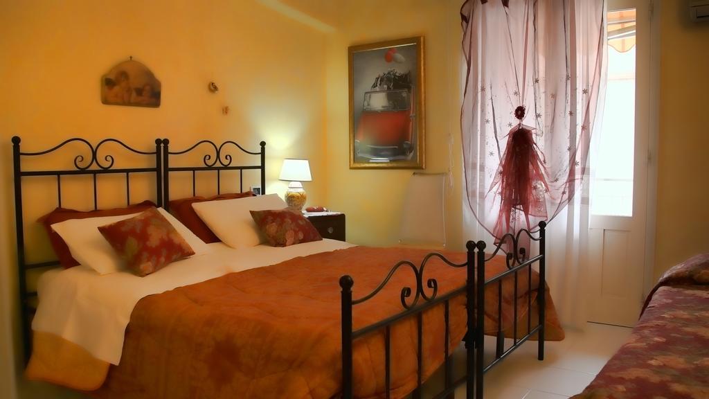 B&B Le Terrazze Capo dʼOrlando Værelse billede